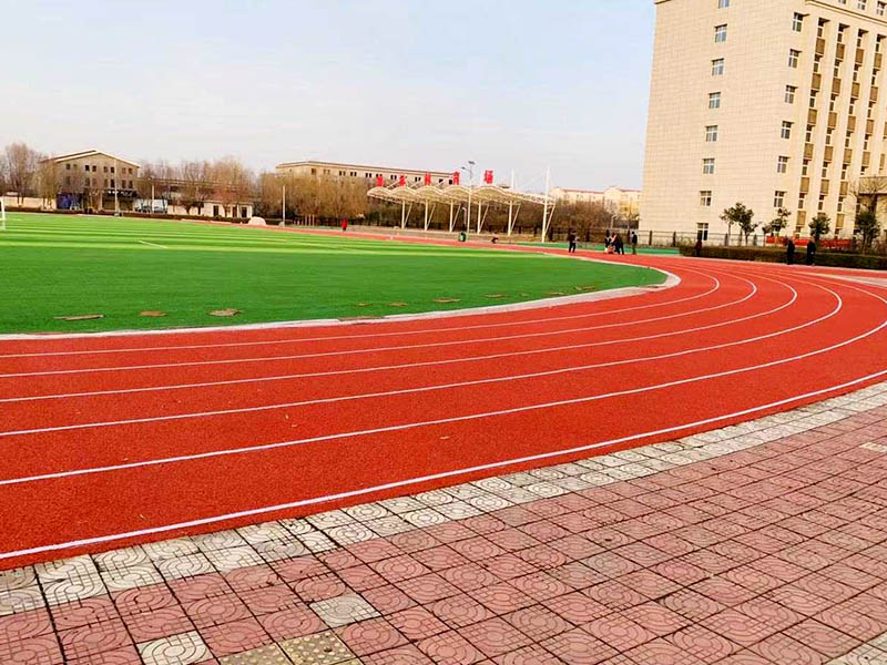 被塑膠跑道弄傷臉會(huì)不會(huì)有坑疤？